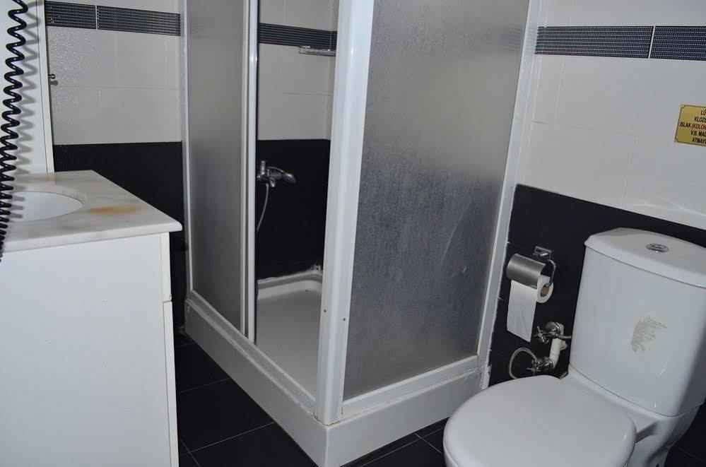 Teras Hotel Istanboel Buitenkant foto